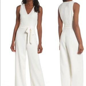 Beautiful Vince Camuto cropped jumpsuit! Small NWT